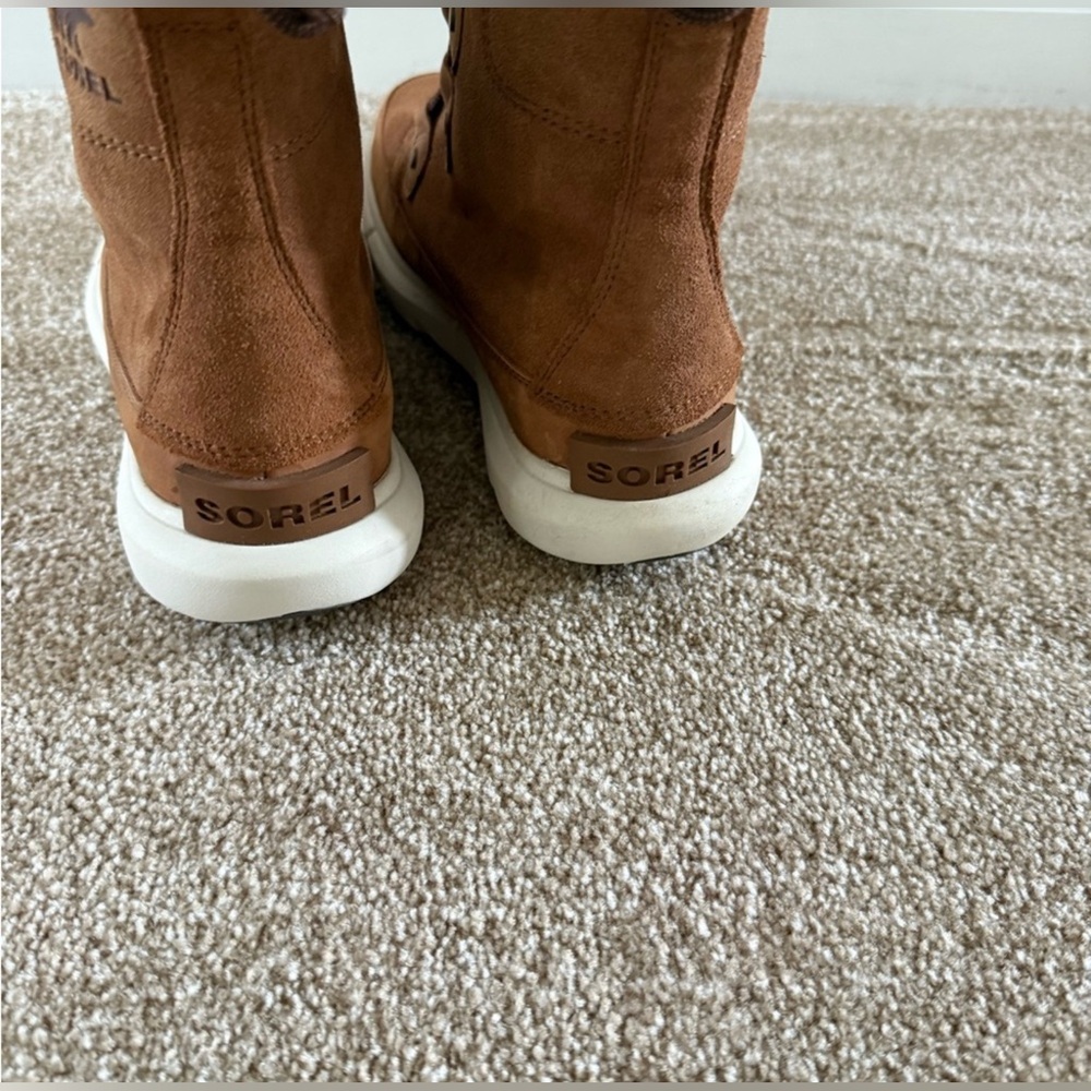 Sorel Tan and Cream Winter Boots 8.5 - Picture 2 of 6